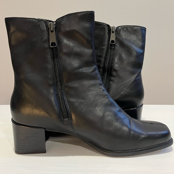 Vintage Black Ankle Boots - Picture 5 of 10